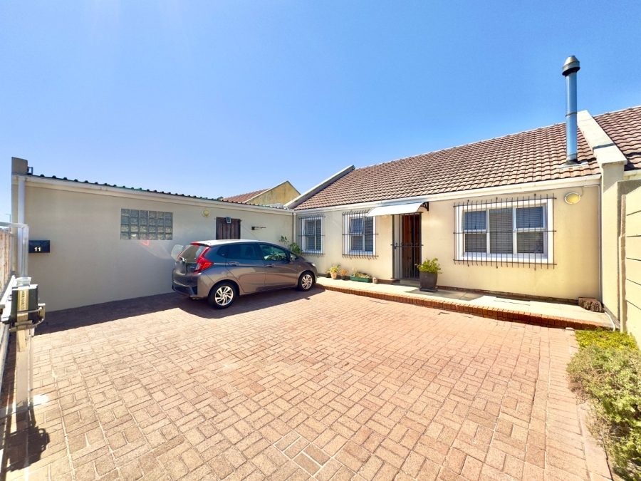 3 Bedroom Property for Sale in Strandfontein Village Western Cape